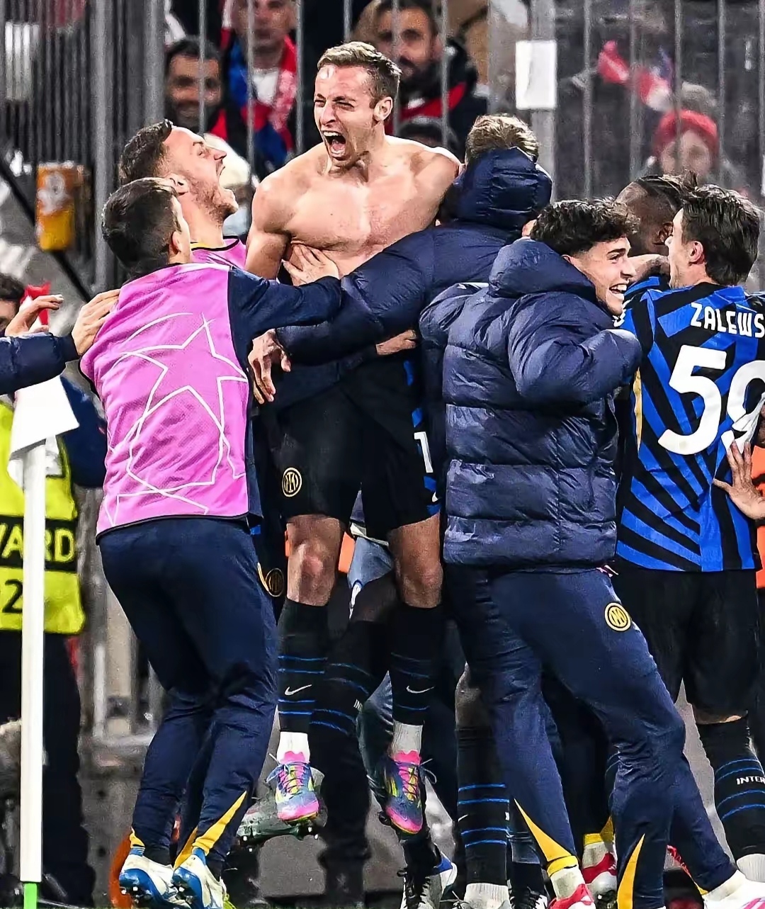 包含法国鏖战拜仁,迪马利亚制霸全场的词条 包含法国鏖战拜仁,迪马利亚制霸全场的词条