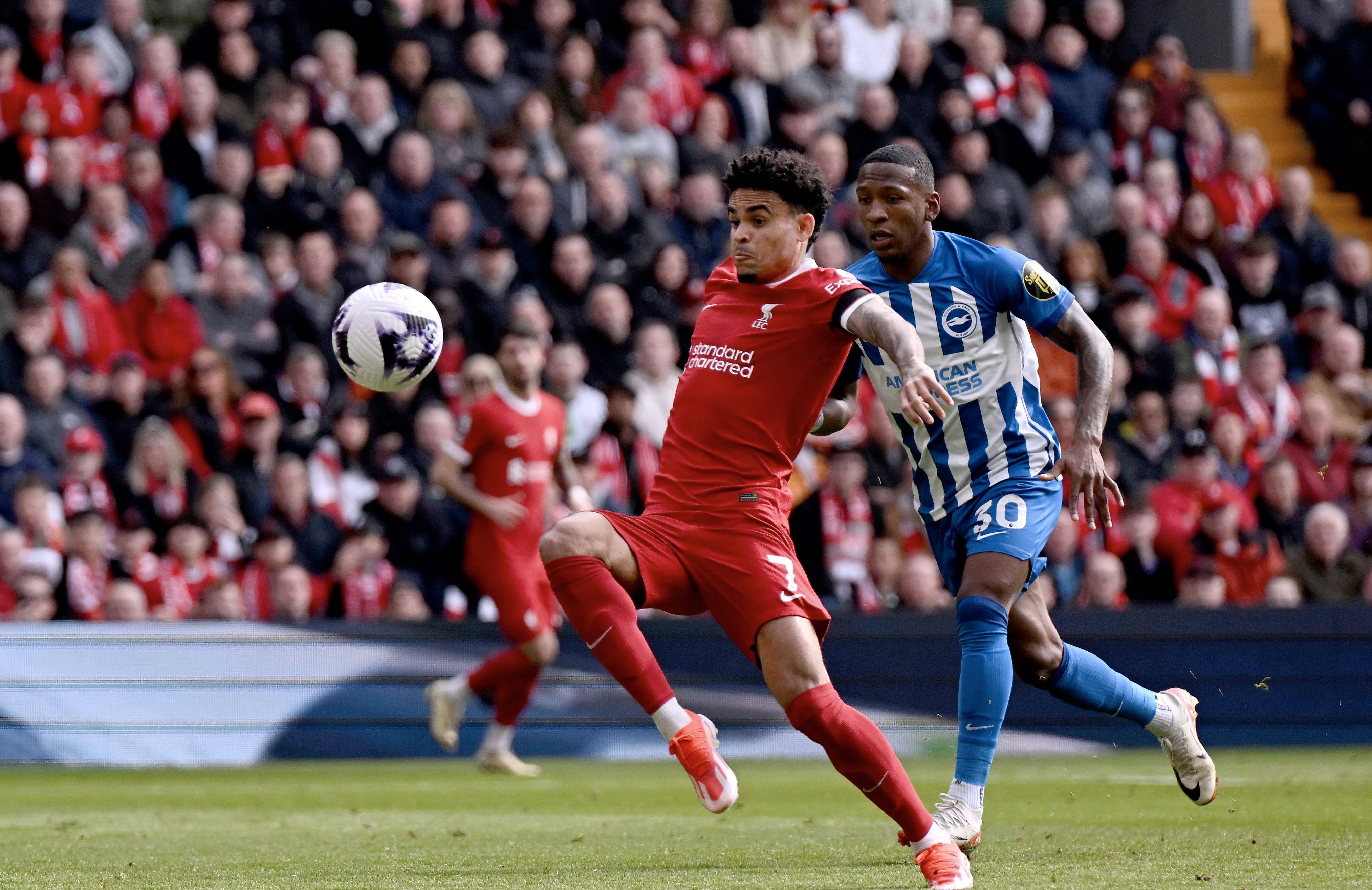 阿森纳球迷快乐欢呼，球队实力强劲的简单介绍