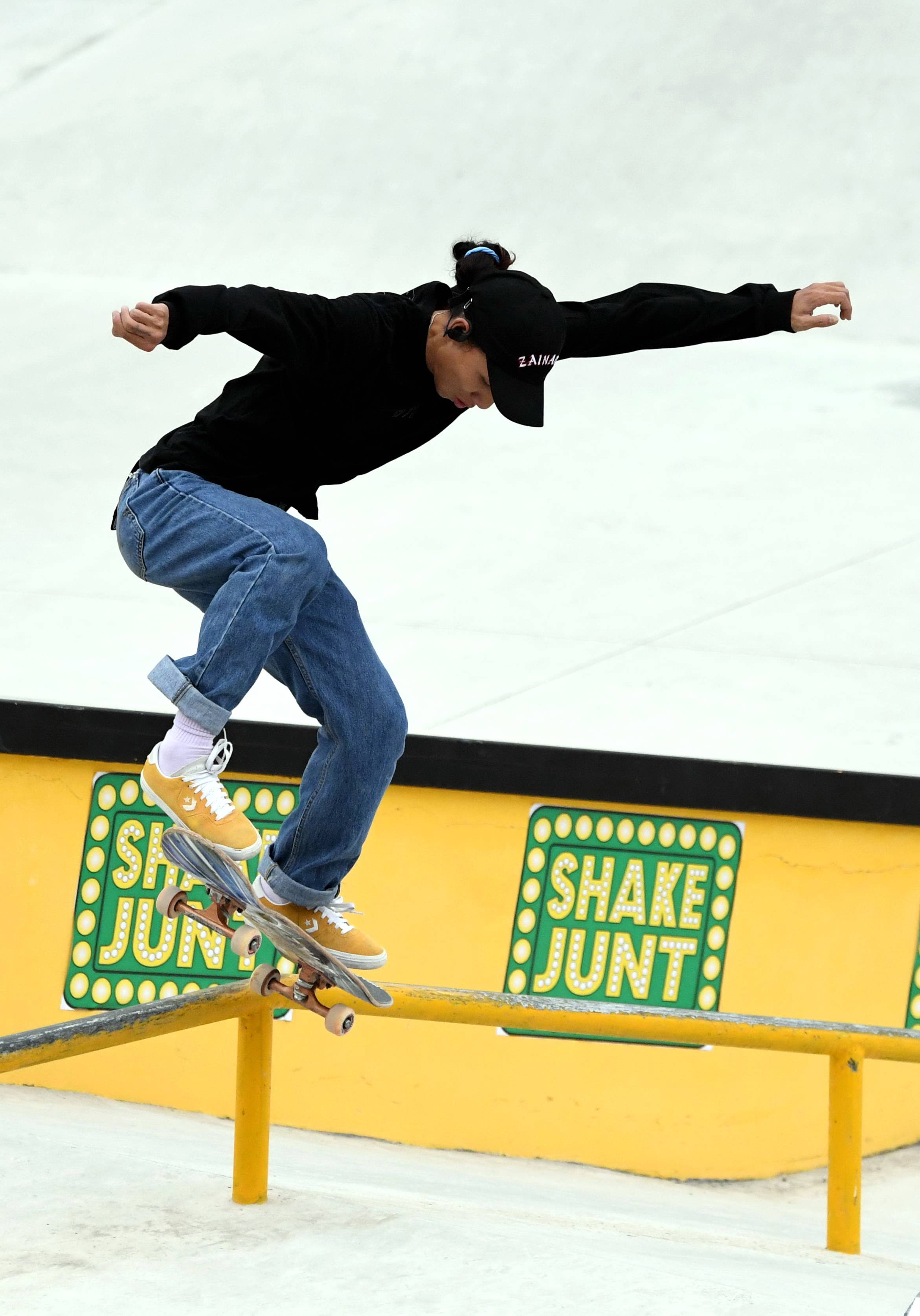 开云APP-加拿大滑板选手完美演绎，惊艳全场