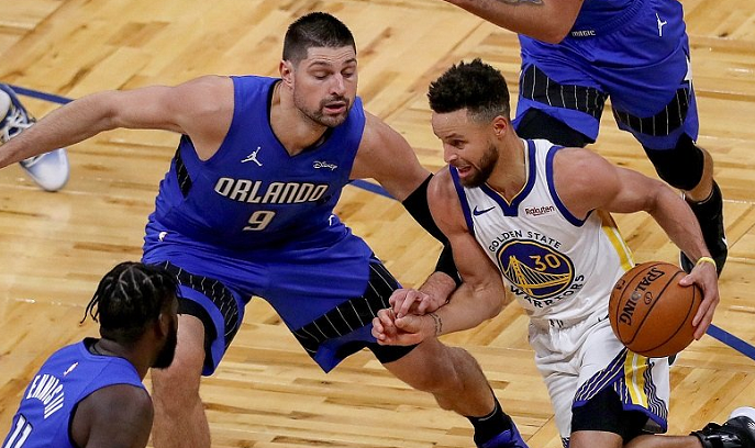 包含沙尔克04终结连败，挽回颓势的词条