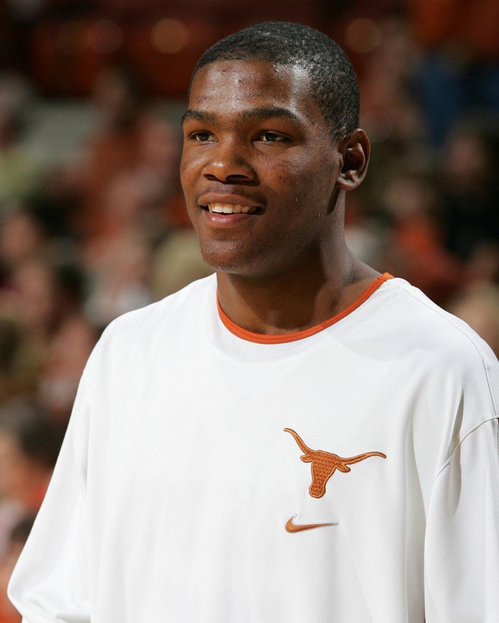 加拿大球员约翰史密斯签约欧洲俱乐部，展现职业生涯新篇章的简单介绍