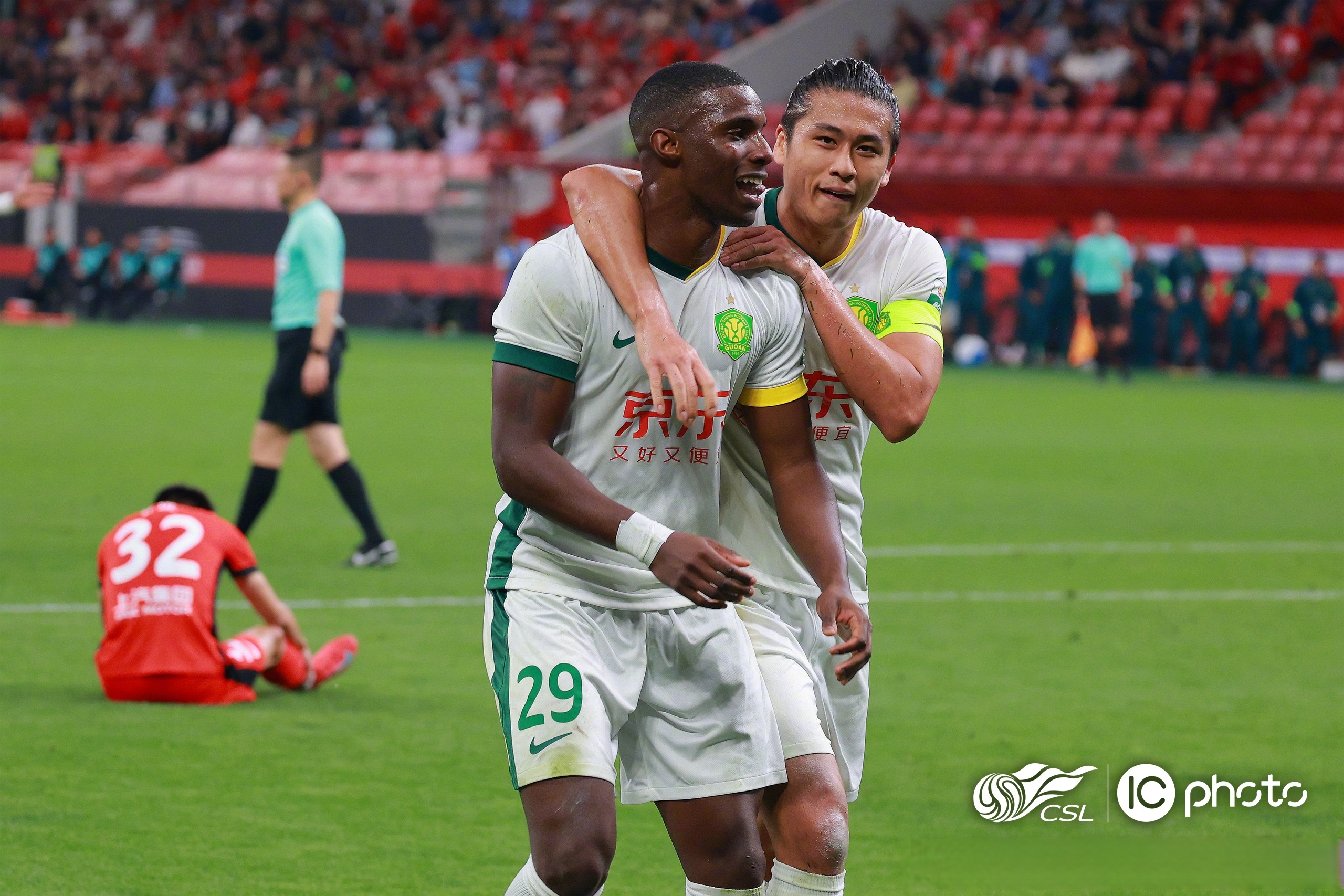 上海队取得两连胜，展现出强大的实力和团队合作的简单介绍