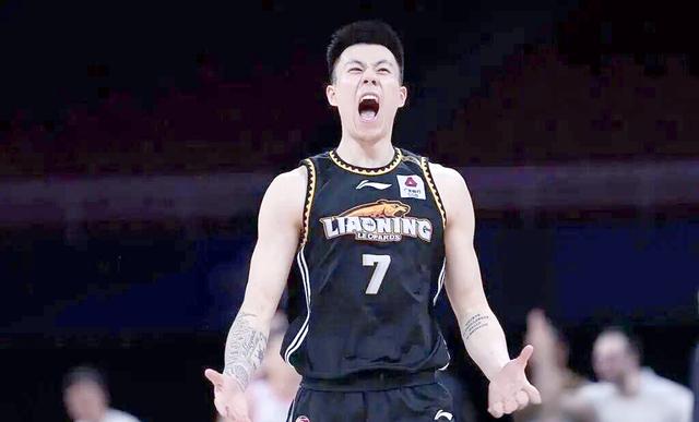 上海男篮主场大获全胜，全队表现出色气氛喜人的简单介绍