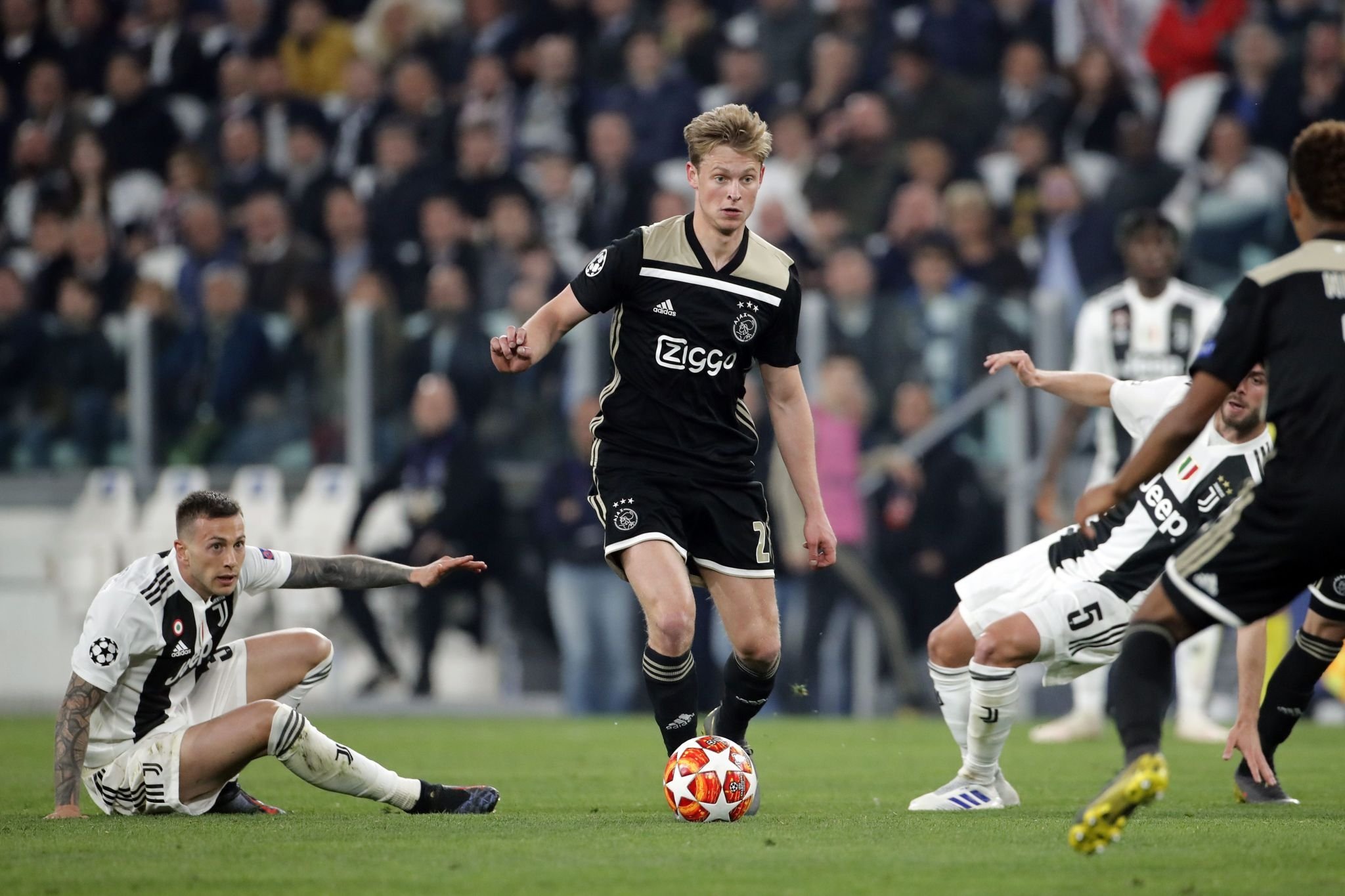 包含阿贾克斯壮举，小组出线希望再次燃起的词条