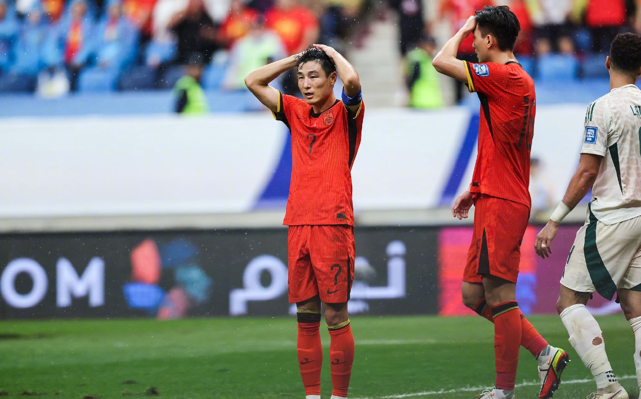 比赛中球队表现低迷，输球尴尬