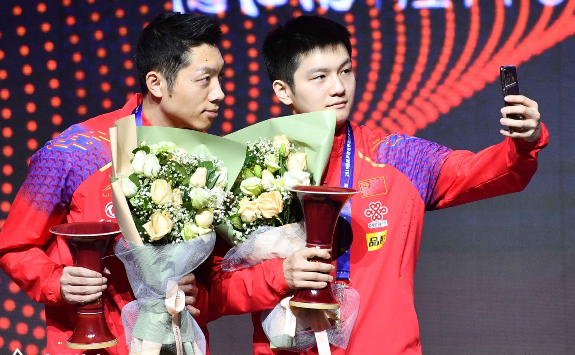 包含法国队横扫中国队，许昕惊艳四座的词条