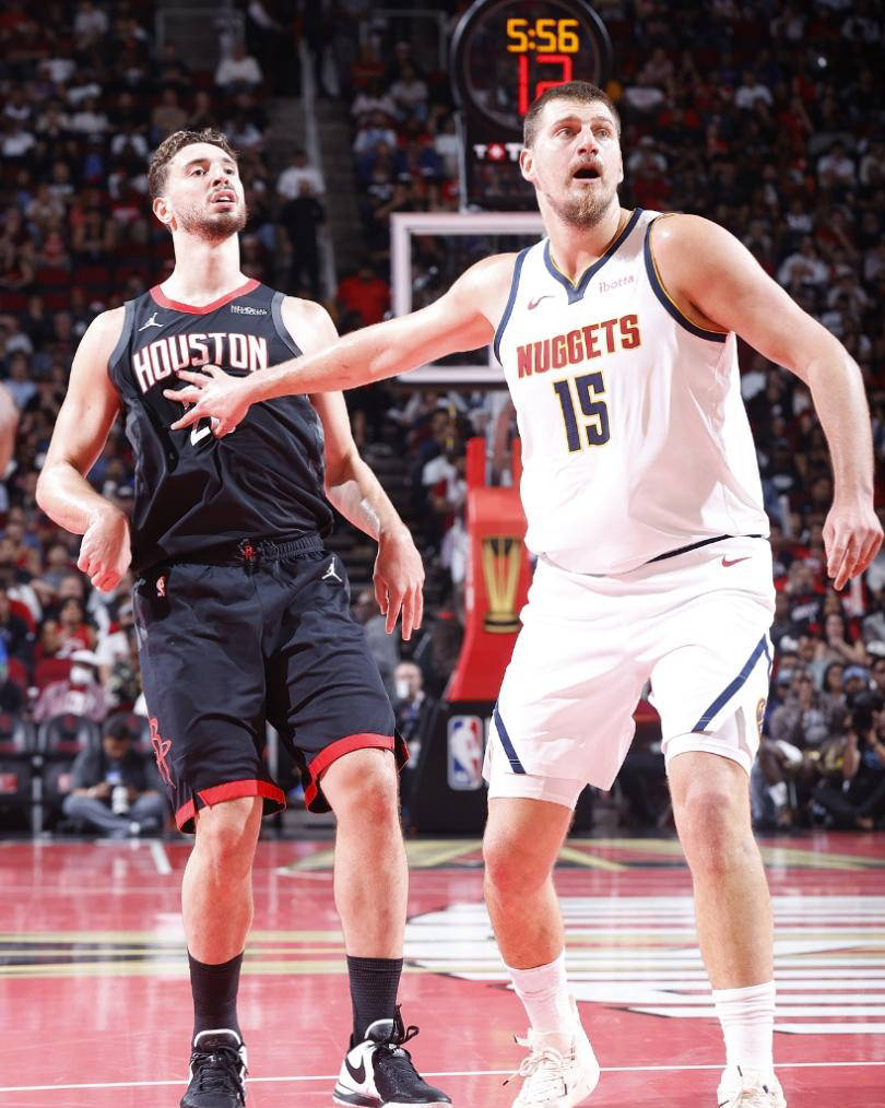 青岛队完胜步行者，约基奇点燃赛场的简单介绍