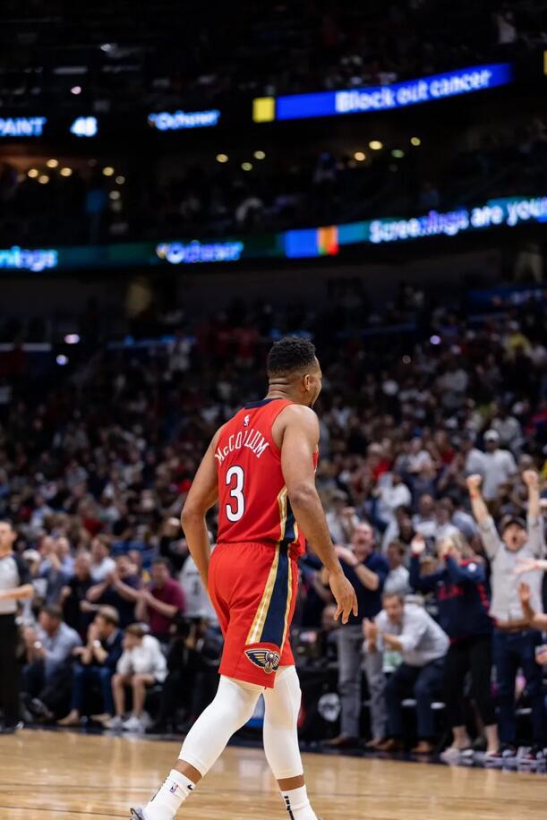 青岛队碾压独行侠，麦科勒姆高光表现的简单介绍