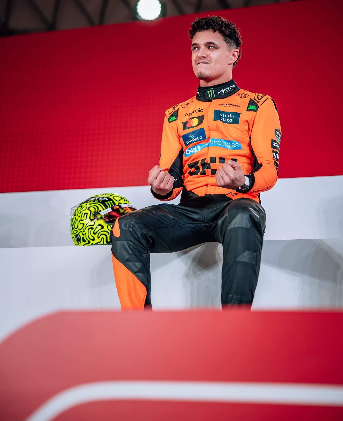 包含迈凯伦轻取雷诺车队，拉塞尔带队取胜的词条