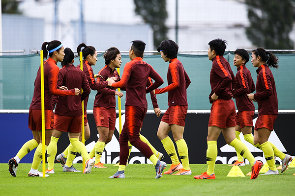 包含中国队碾压瑞典队，梁靖崑惊艳四座的词条