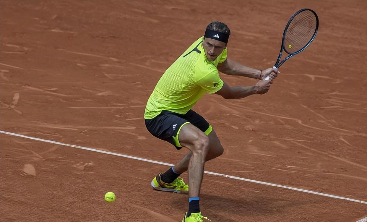 法网鏖战温网，兹维列夫统治全场的简单介绍