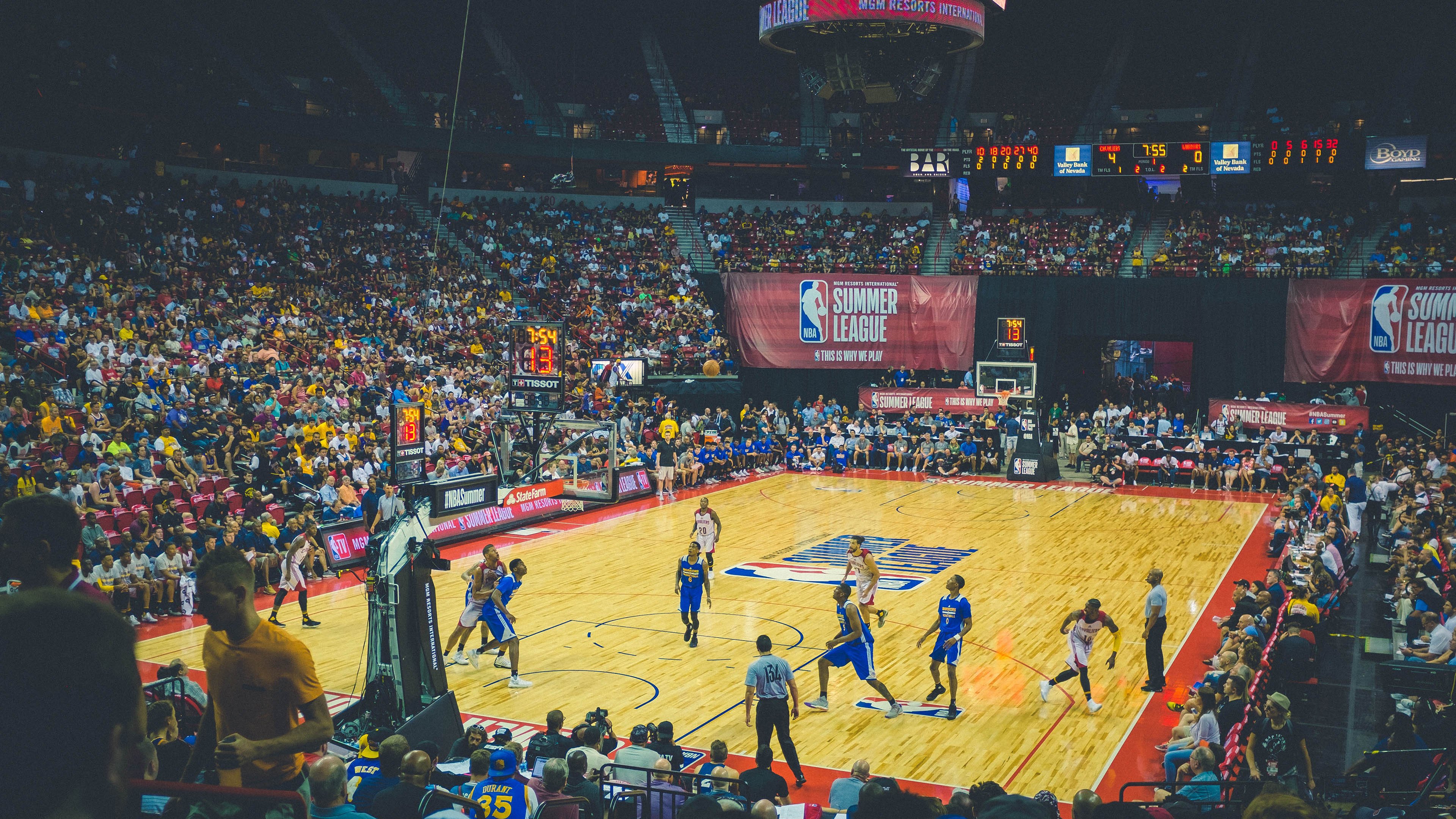 深圳队对阵雄鹿,拉梅洛·鲍尔数据全面爆炸,新生代控卫的全球宣言